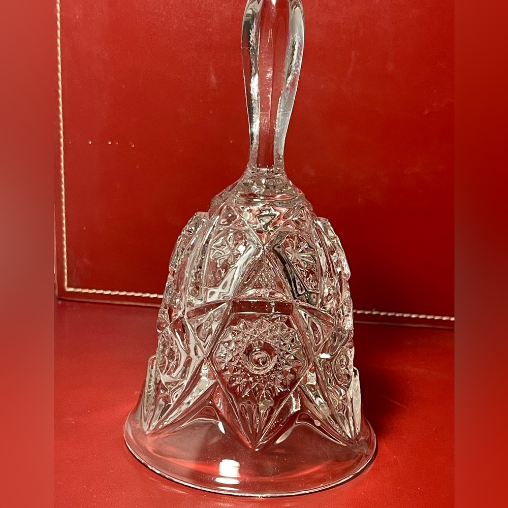 🔔 Vintage Pressed Glass Bell – Starburst & Diamond Cut, Clear Crystal